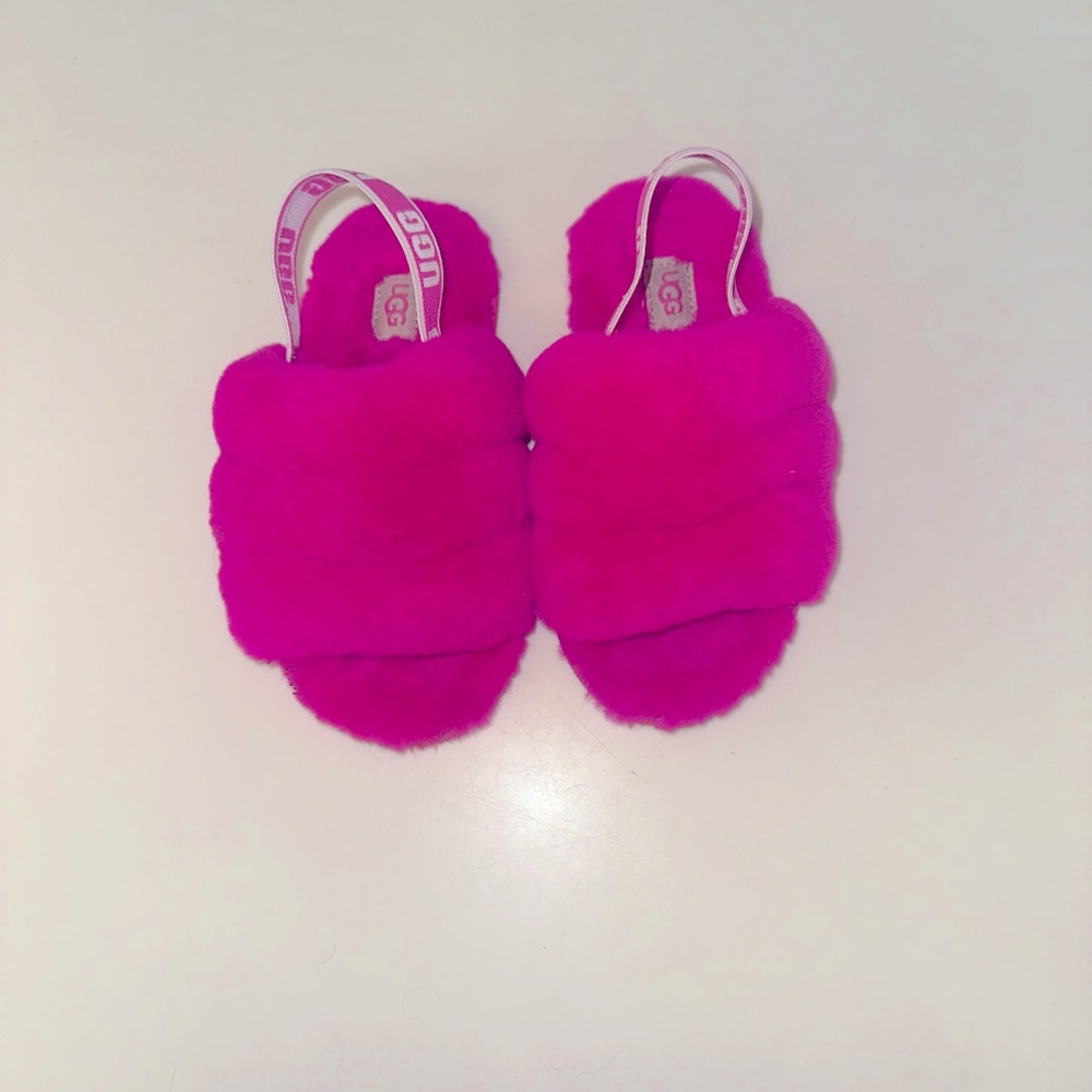 UGG Slippers. Little Girl Size 11. Great condition!